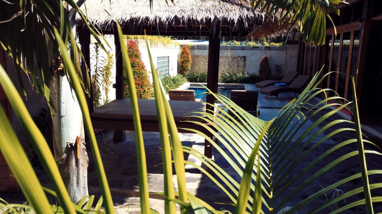 Gili Palms Villas Гили Траванган Экстерьер фото